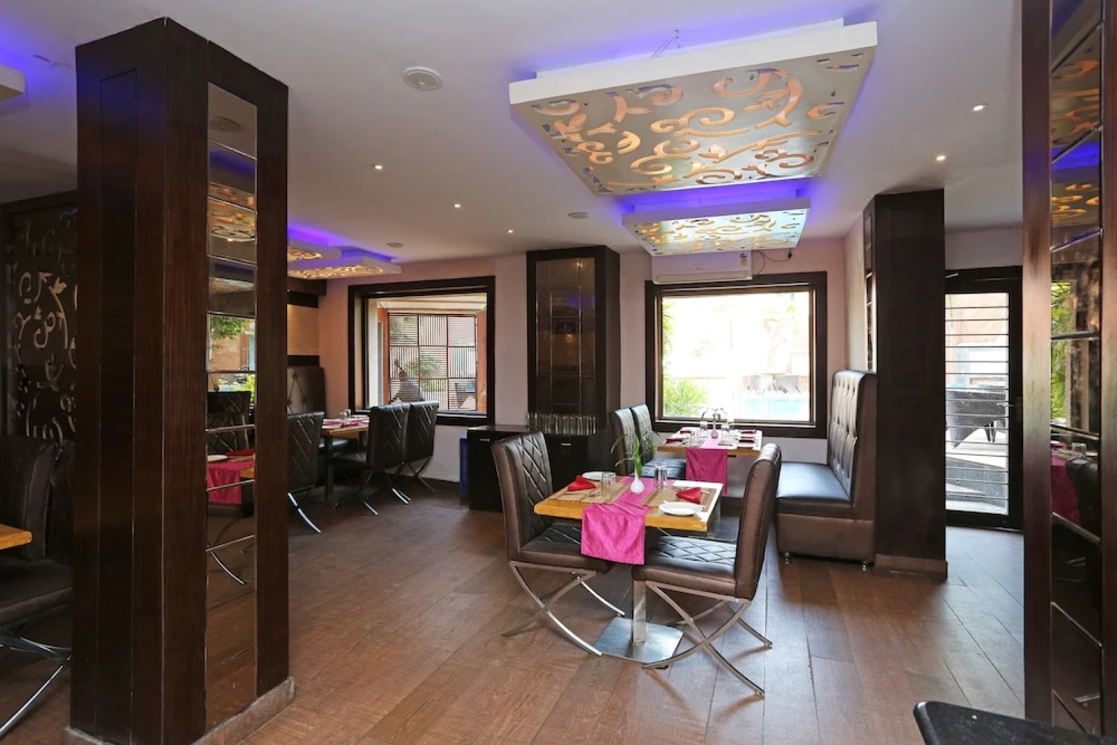 OYO Flagship 172 Forum Mall