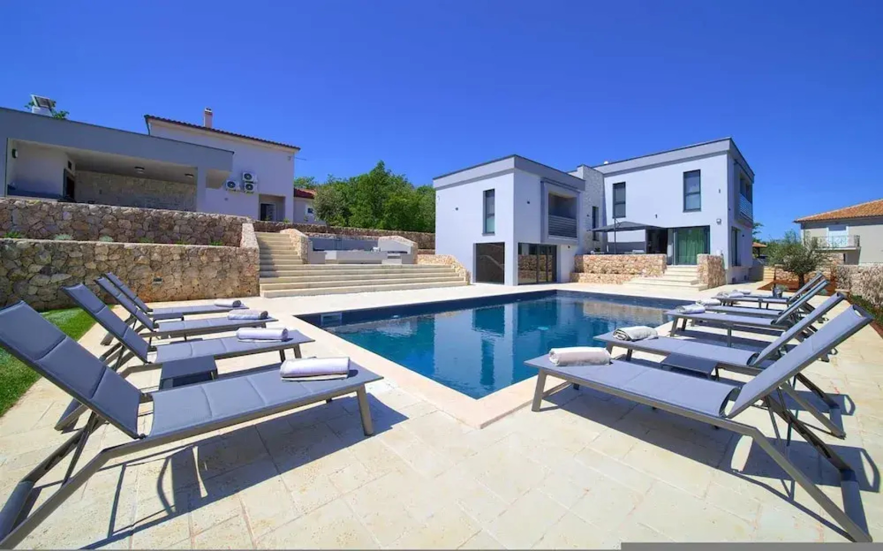 Villa Astrum With Heated Pool Jacuzzi and Sauna