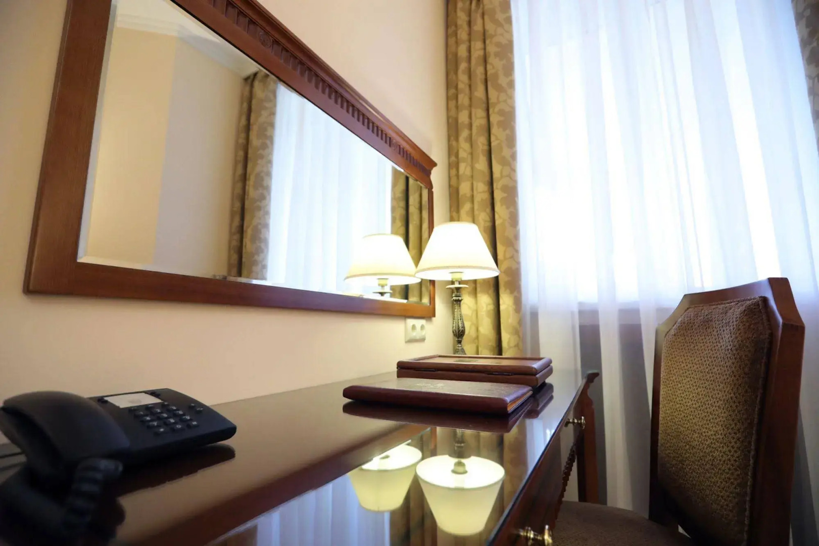 Отель Вэйлер