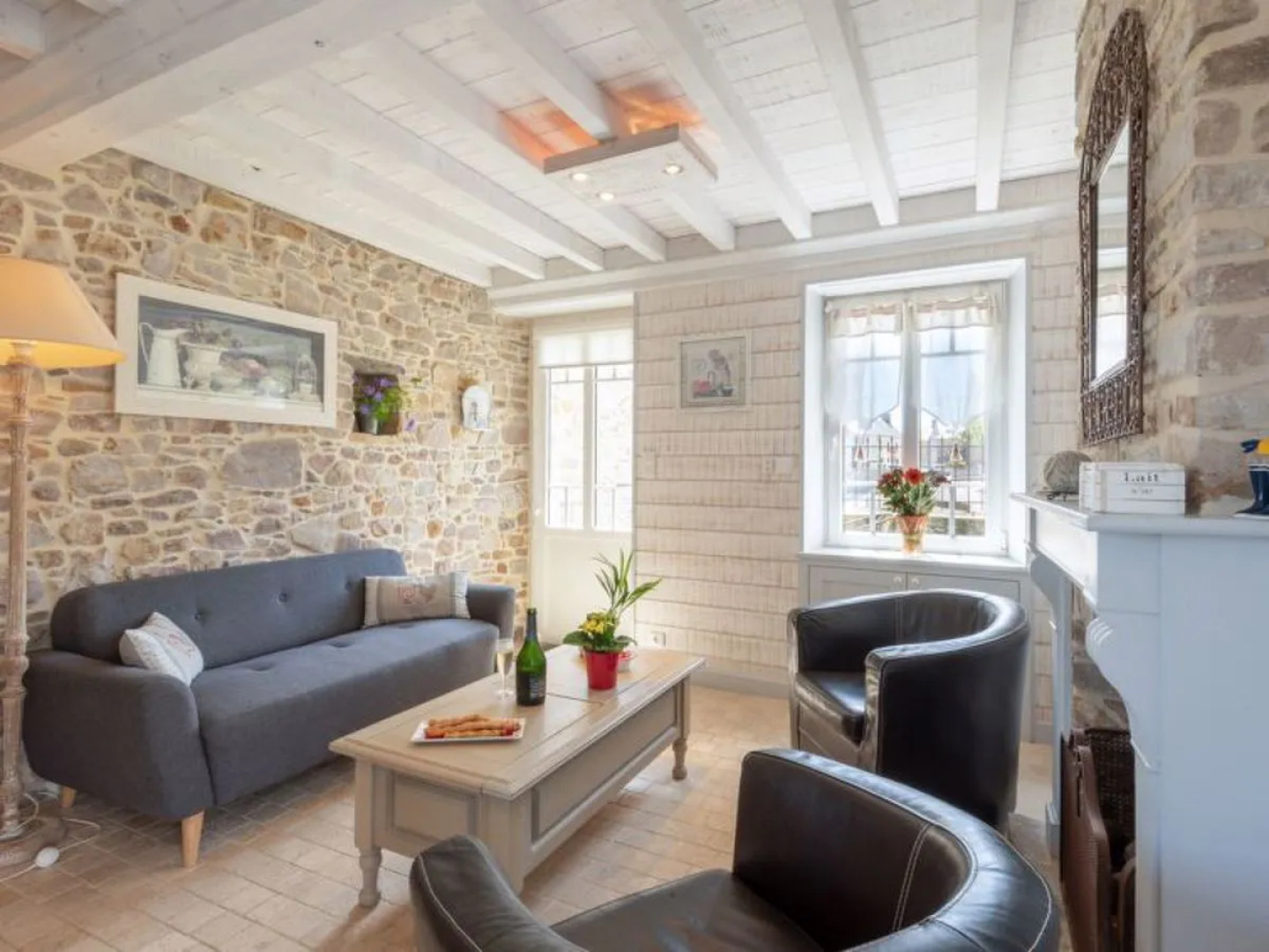 Holiday Home Zoé (CEZ407)