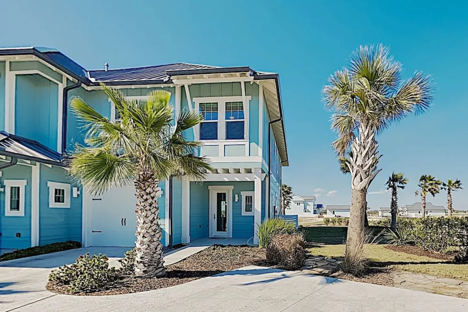 Bayfront 3br W/ Patio & Pool 3 Bedroom Condo