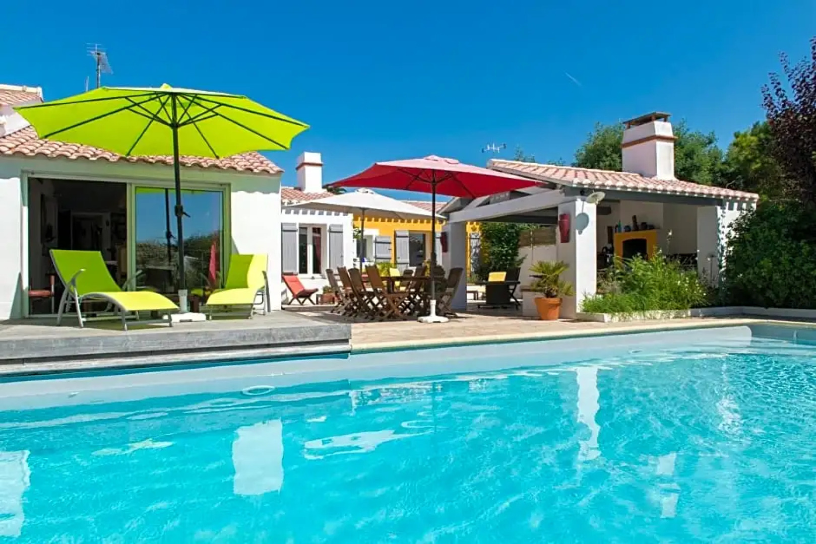 Les Yeux Bleus Bed & Breakfast