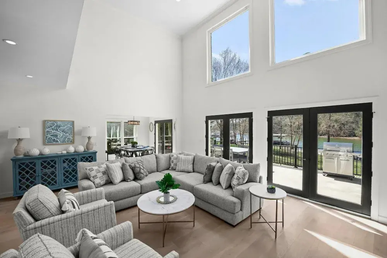 Knotty Pines by Avantstay Lake Views Renovated