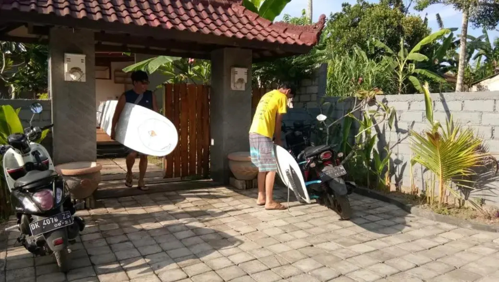 Surf Retreat Villa Sari