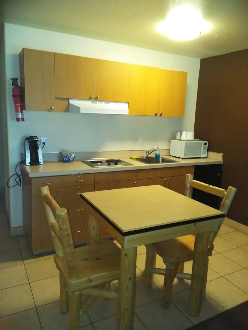 Sisters Inn And Suites