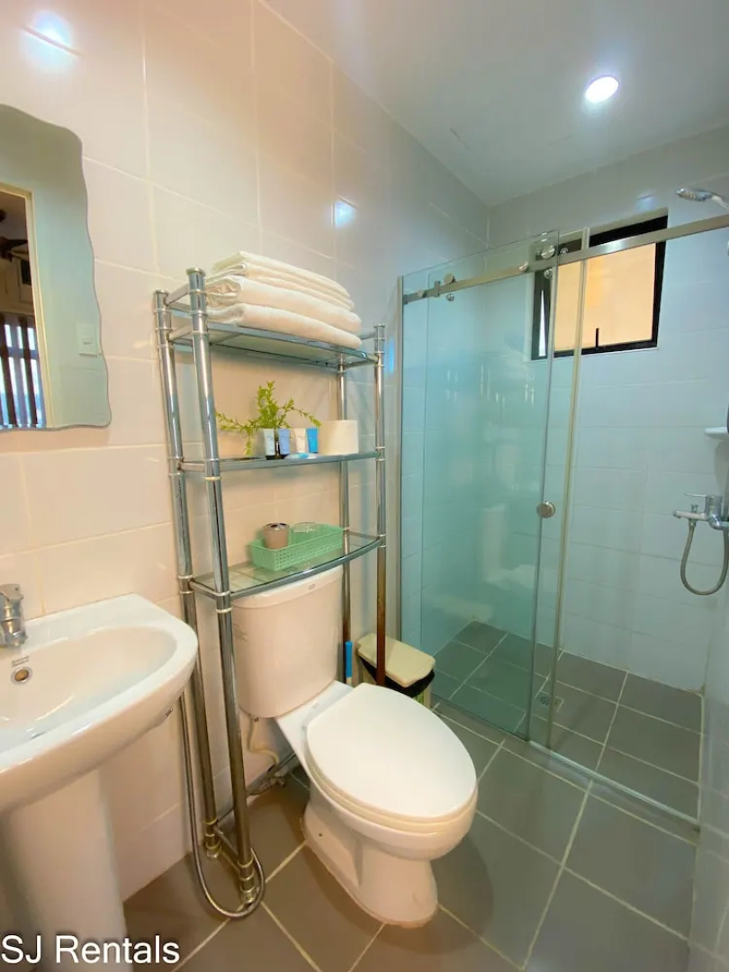 2 Bedroom Condo at Midpoint Residences With City View