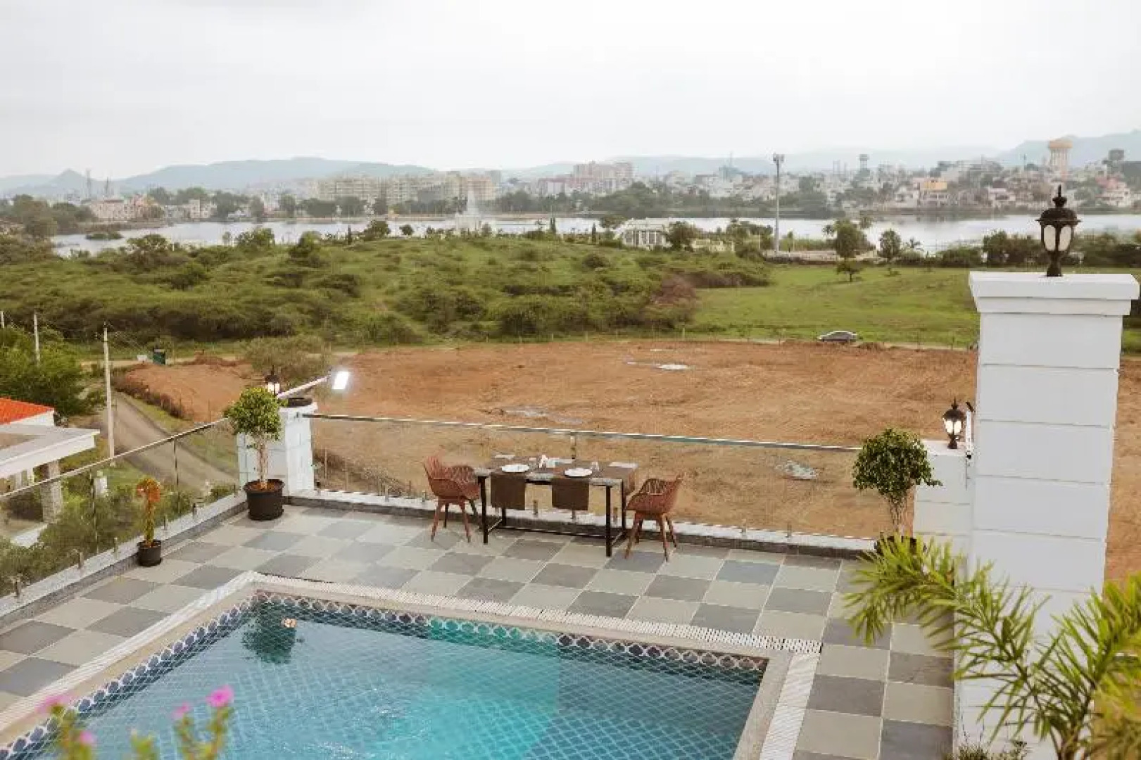 Revaas Lake View Boutique Hotel