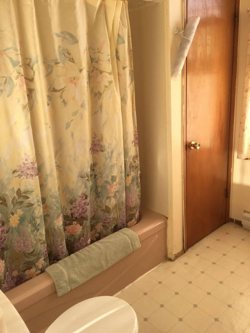 Apostoles Greek Restaurant and Vacation Rentals