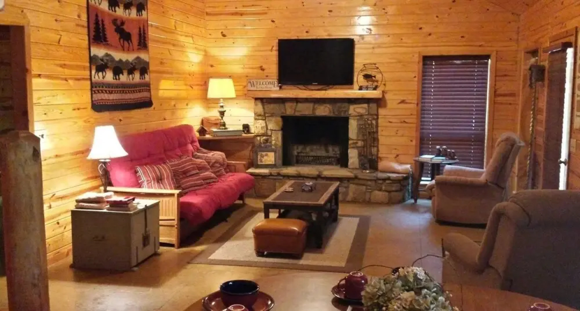 Shady Nook With Private Hot Tub and Minutes Away From Broken Bow Lake by Redawning