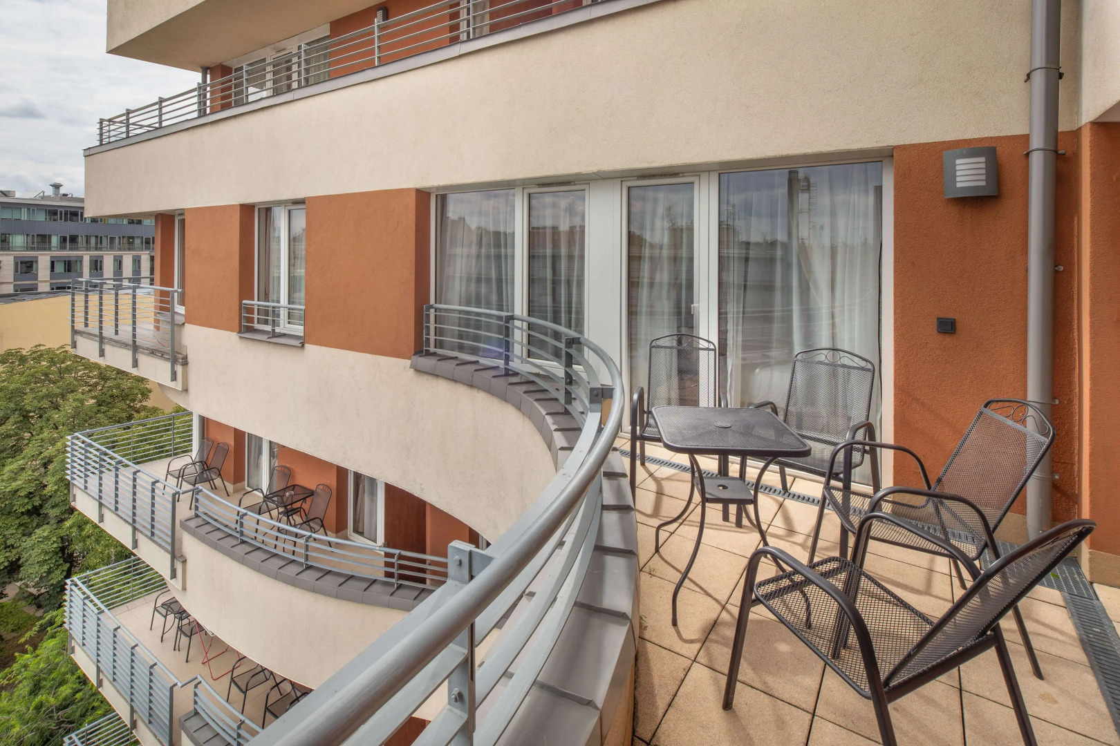 Escala Hotel & Suites