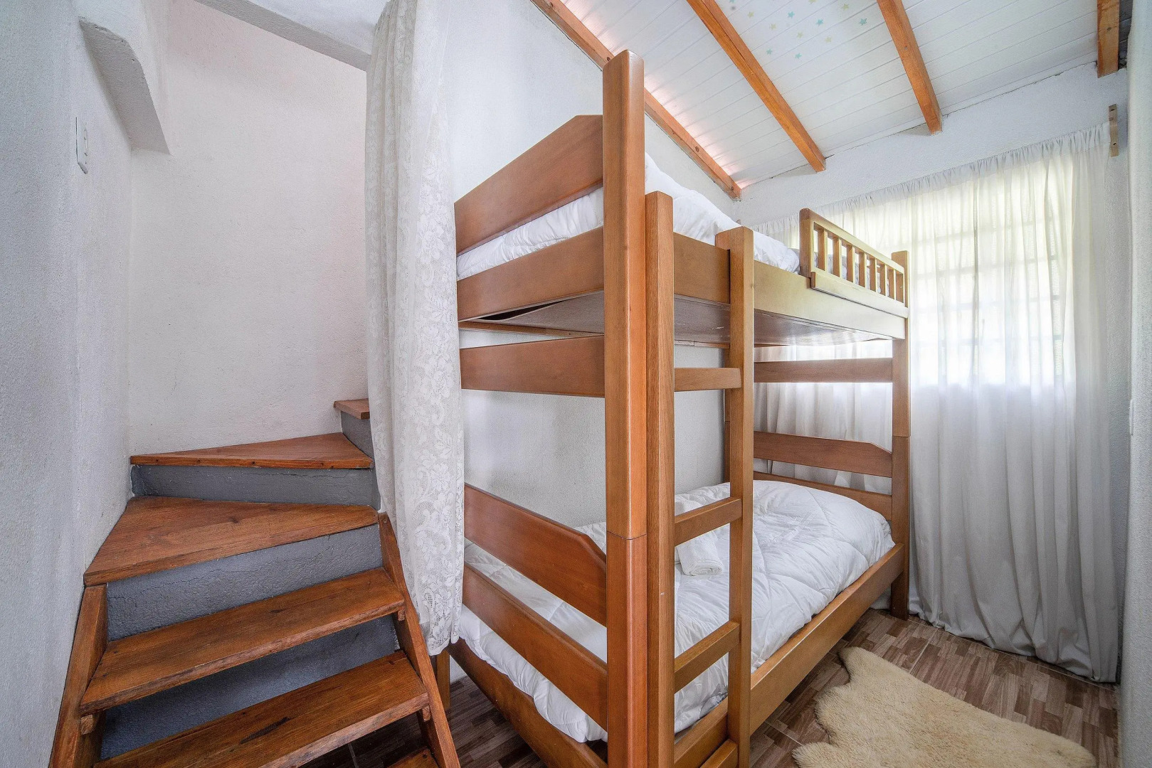 Charmosa casa na serra em Canela EMC1220