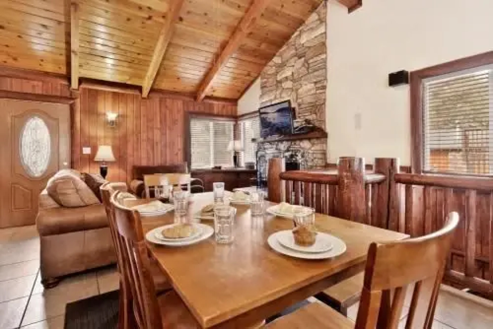 Bears Den In Moonridge