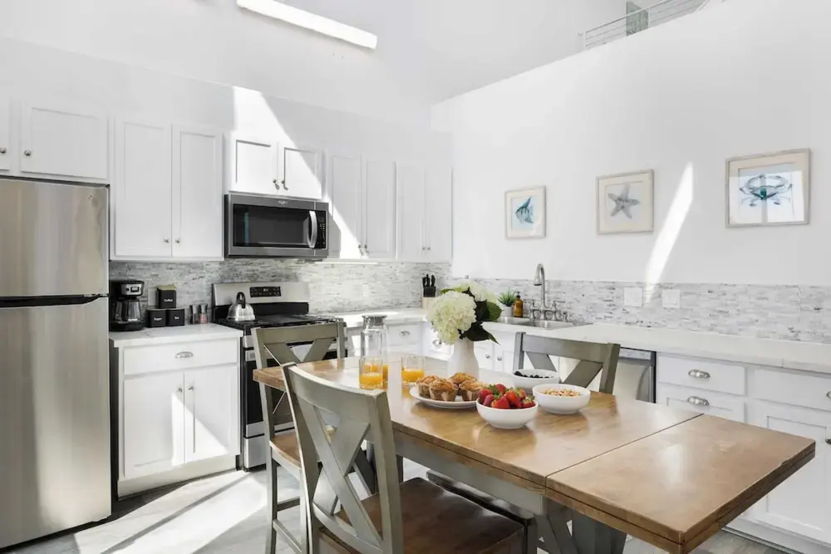 Oceanfront 2BR + Rooftop Deck, & Beach Access Strand Way B