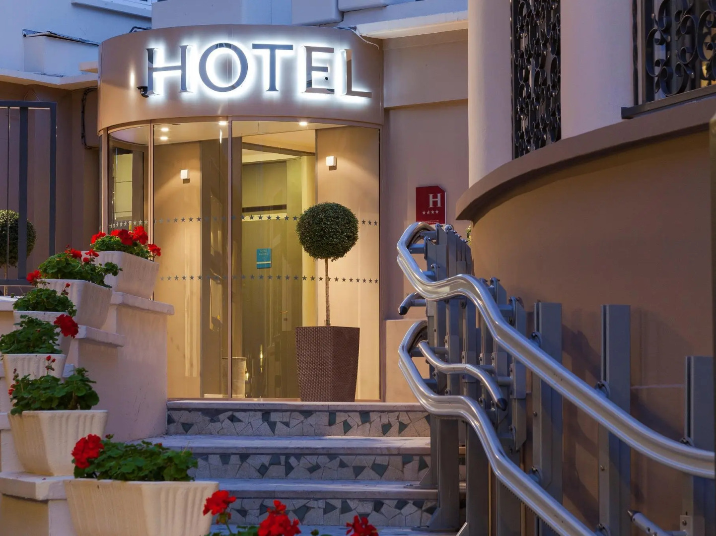 Timhotel Opera Blanche Fontaine