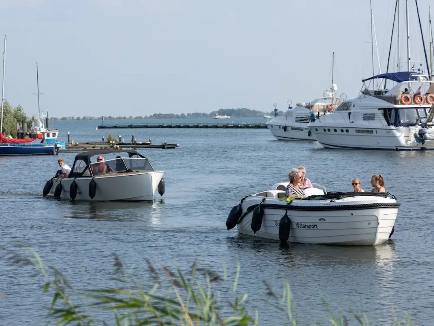 Comfy Lodge with Microwave near Markermeer