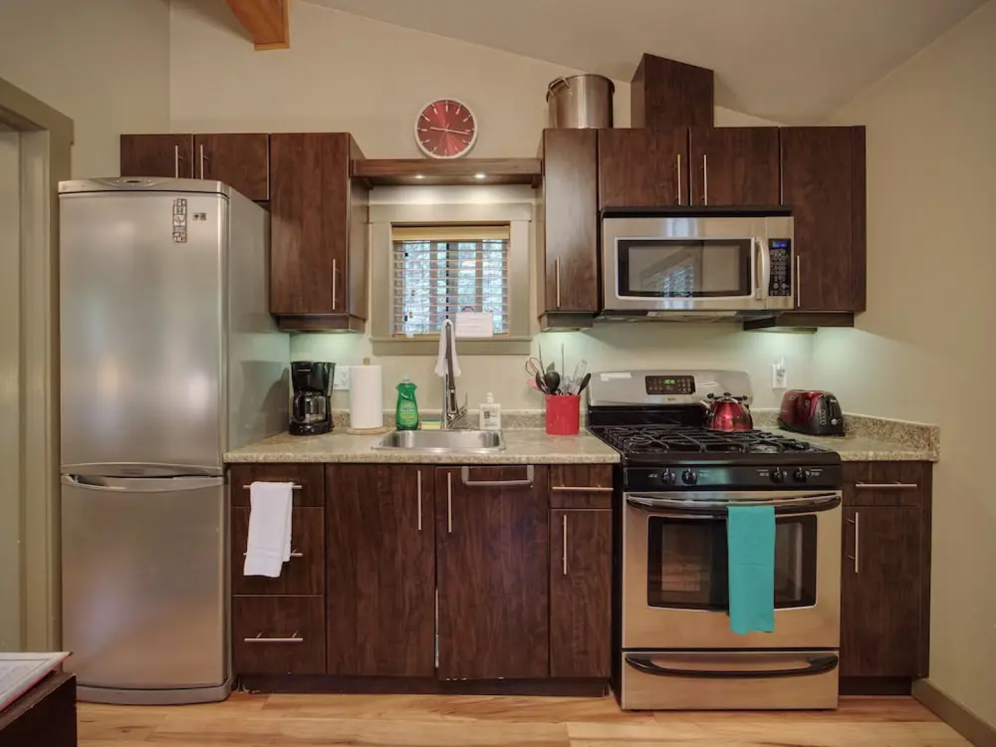 Handsome Dan's Port Renfrew