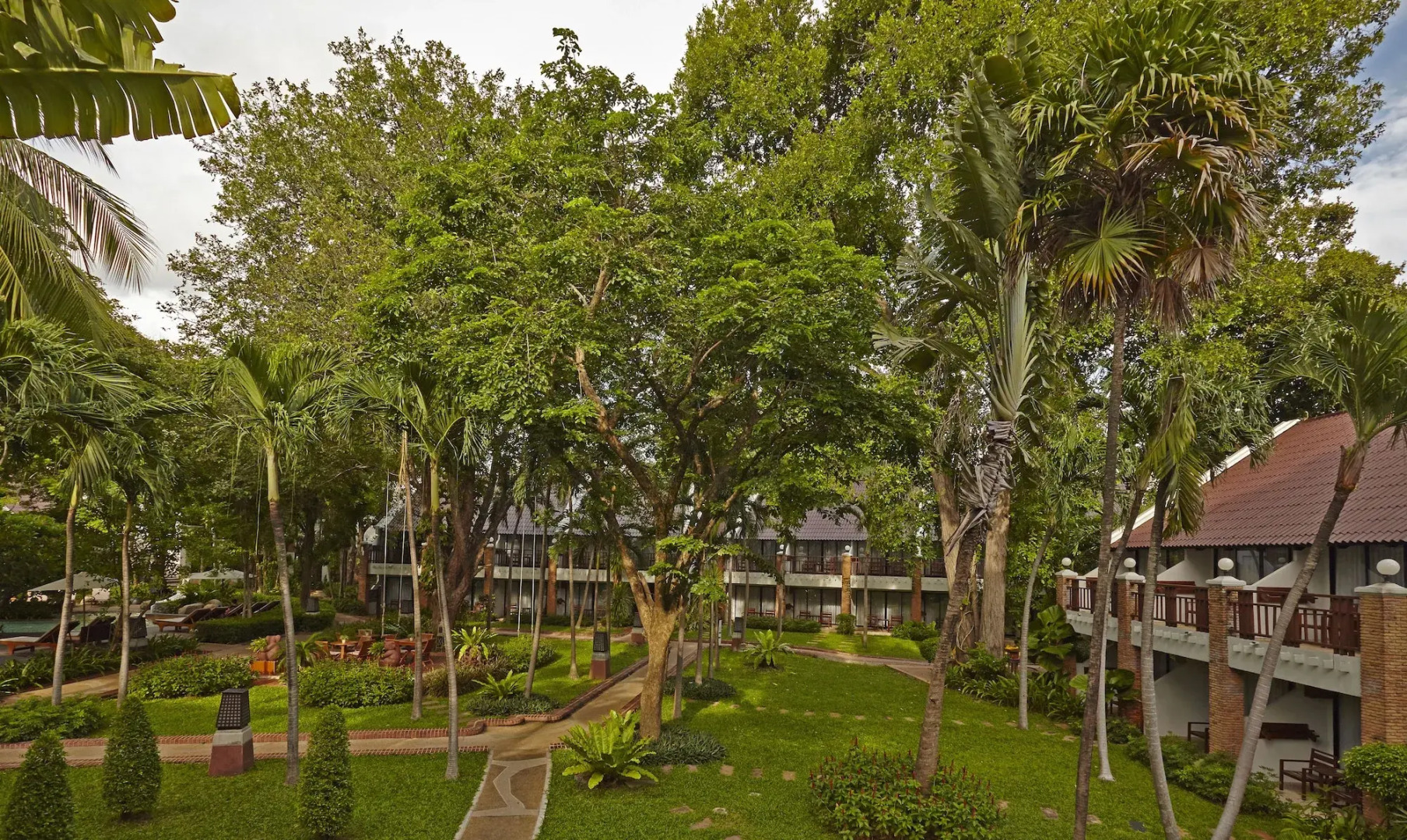 Woodlands Hotel & Resort