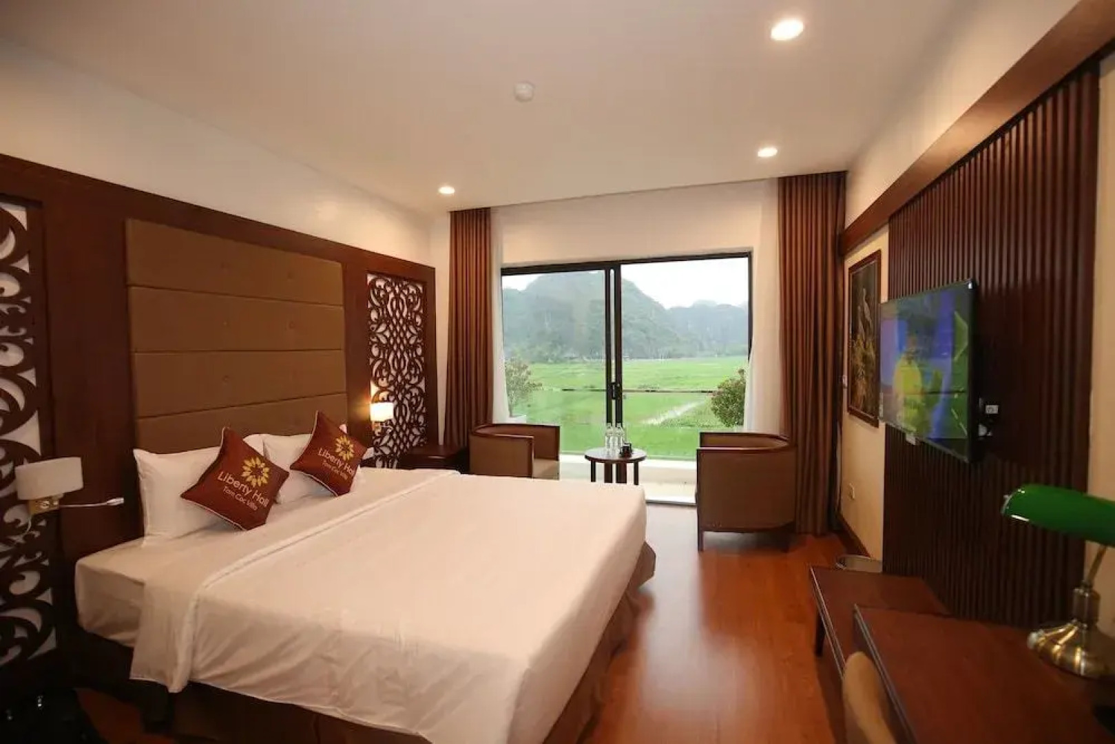 Liberty Hall Tam Coc Hotel & Villa