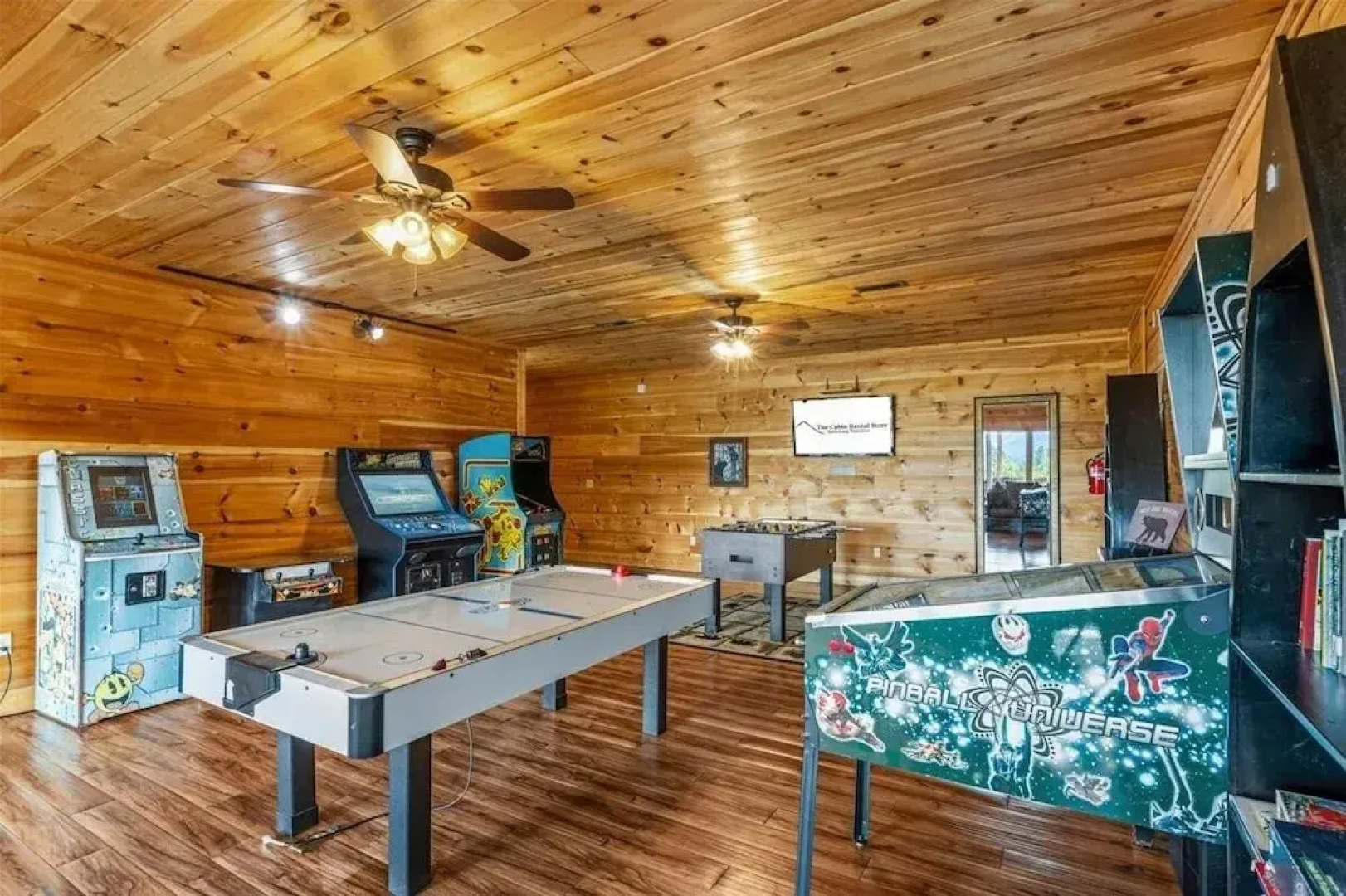 Gatlinburg Mansion 14 Bedroom Cabin by RedAwning
