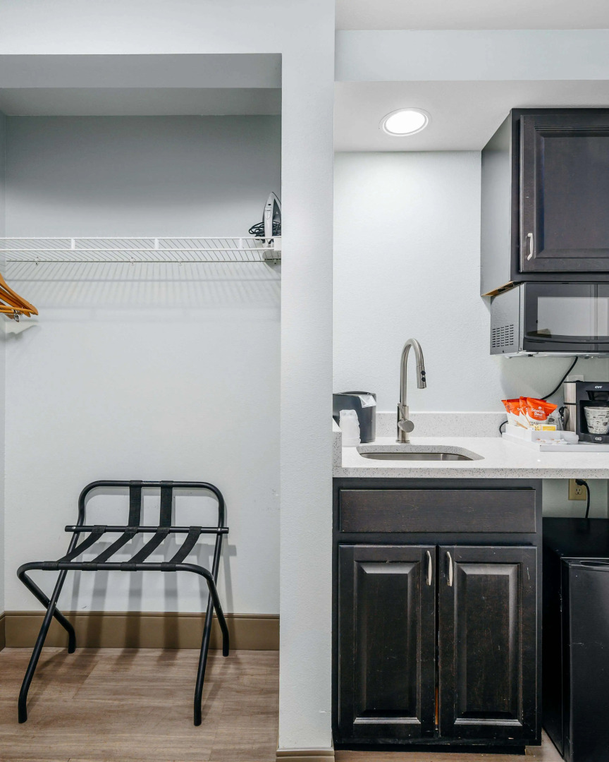 Cherry Tree Inn & Suites