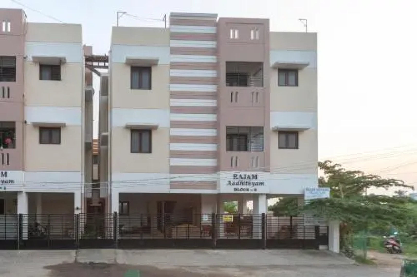 OYO 25021 Rajam Residency