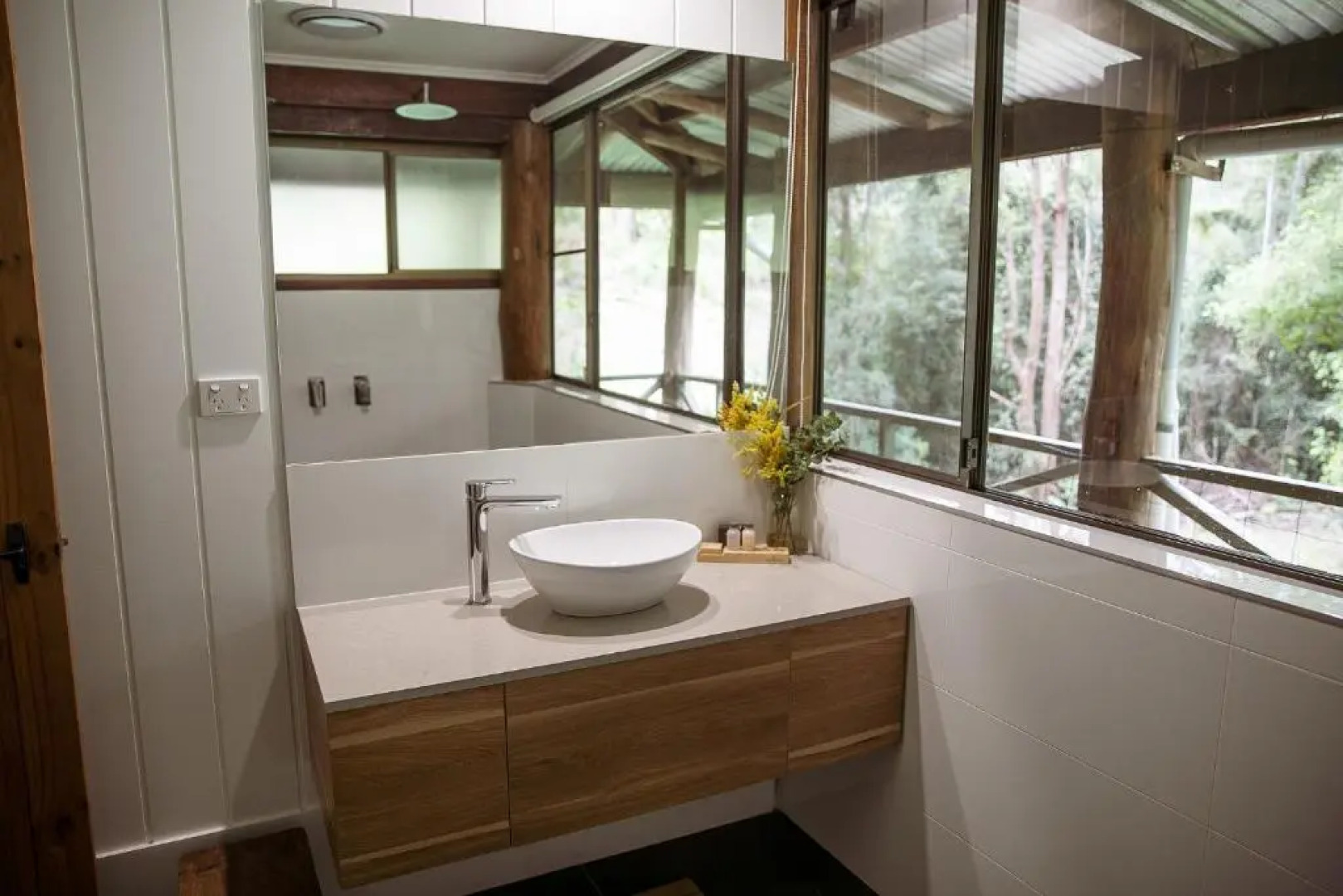 Carawirry Forest Escape