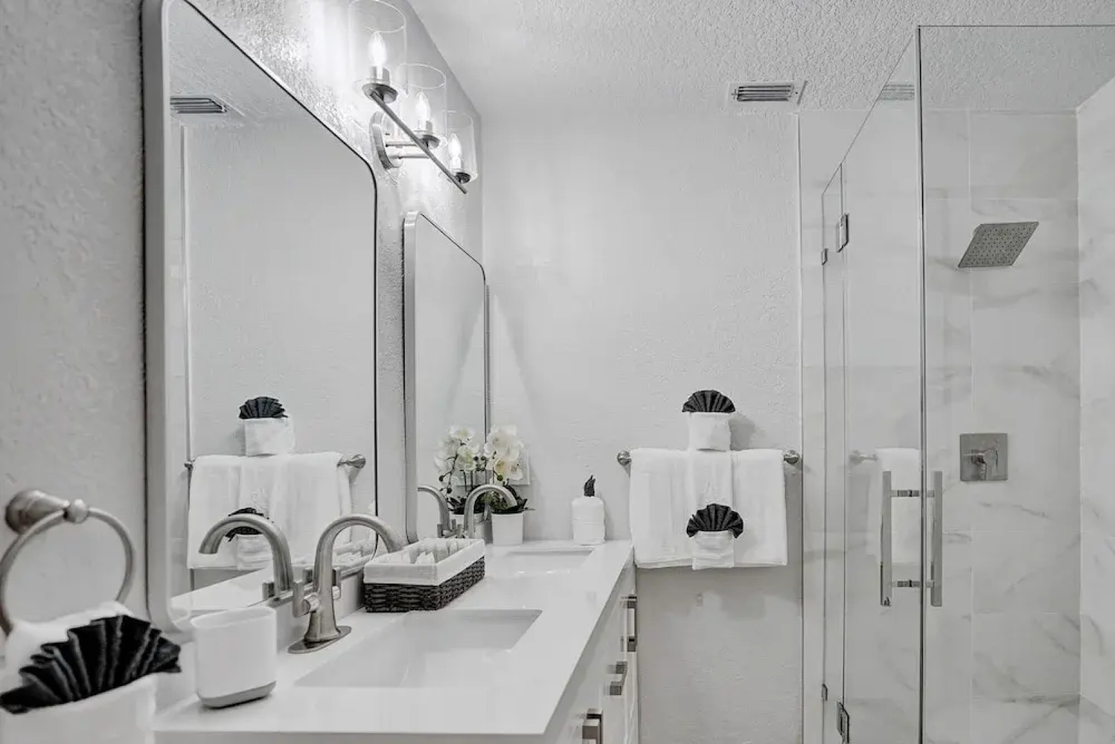 Modern Chic 7-BR with Pool & Gameroom