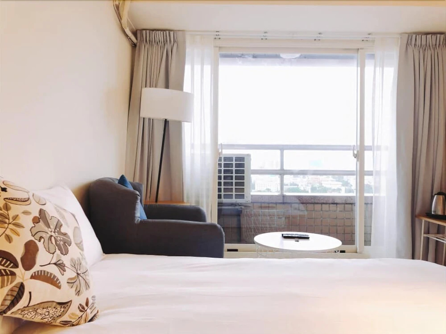 Taipei Apt.4 MRT Ximen Station Suite