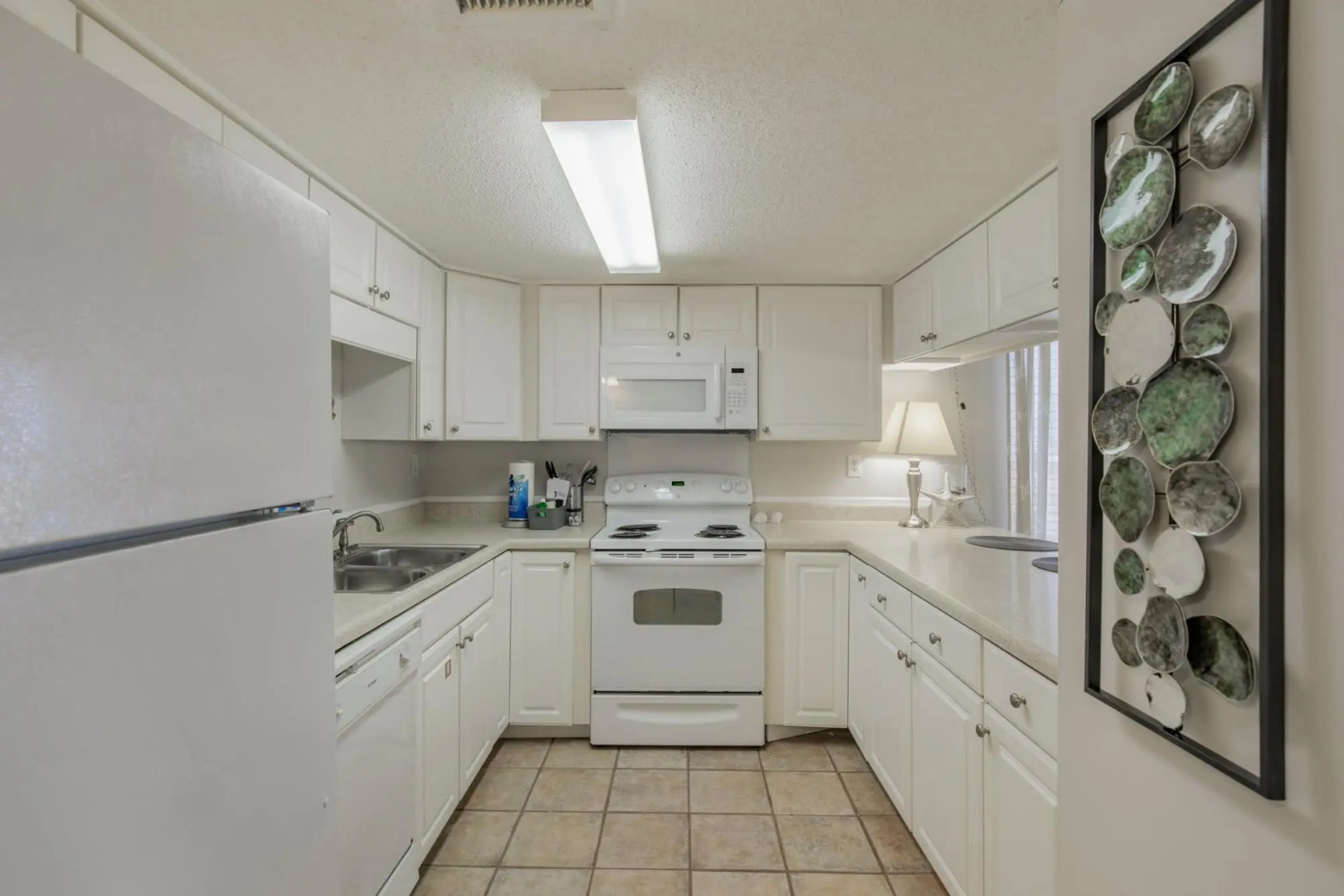 Amazing condo on the whites sands of Gulf Shores with outdoor pool