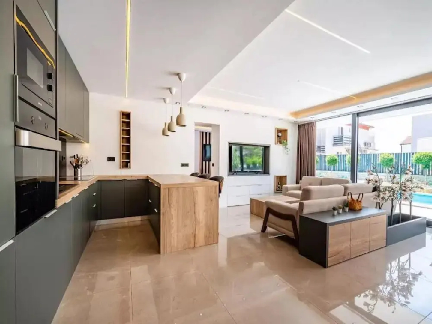 Villa Alpha - Four Bedroom Villa With Swimming Pool