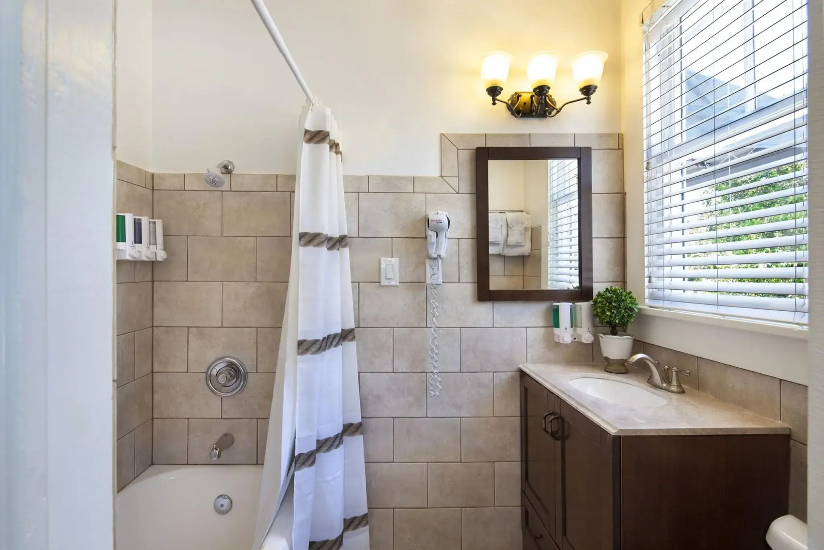 The Southernmost Inn - Adults Only