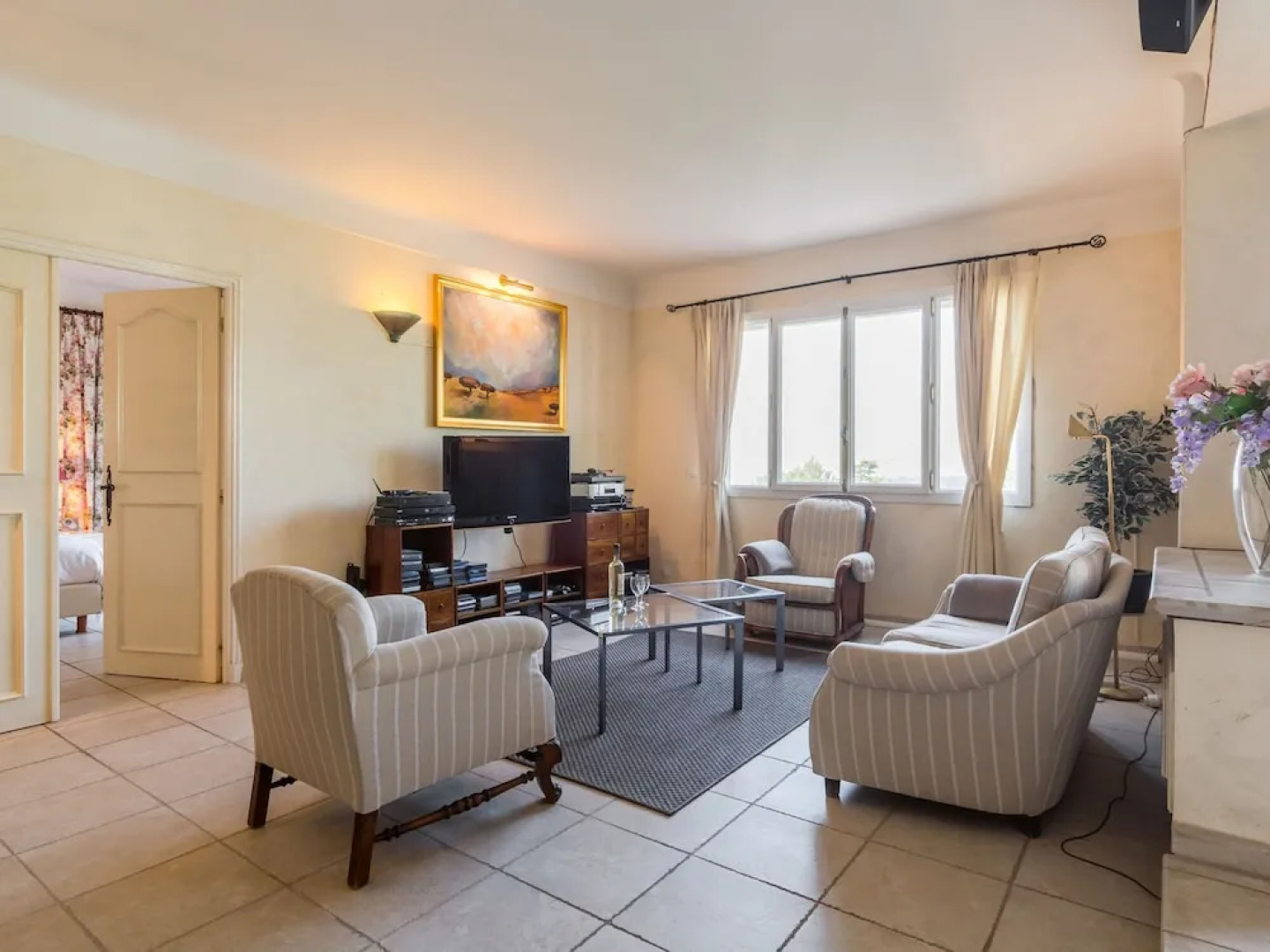 Spacious Villa in La Gaude With Swimming Pool