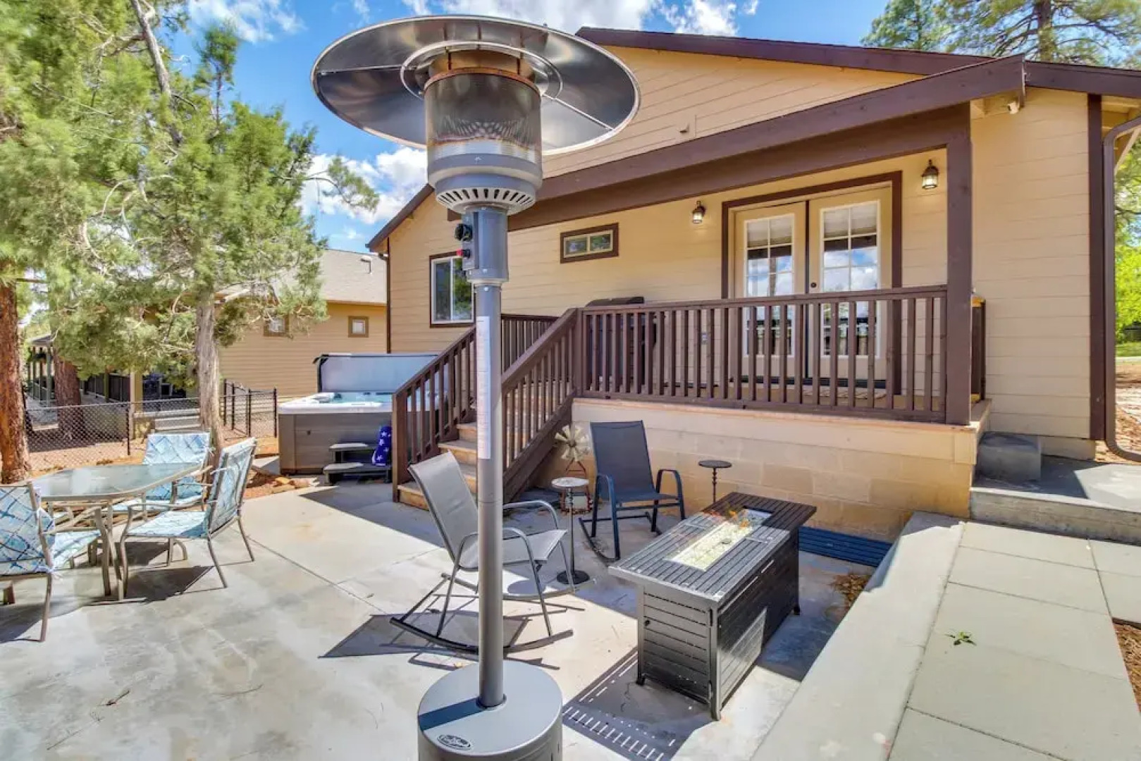 4 Mi to Fool Hollow Lake: Show Low Home w/ Hot Tub