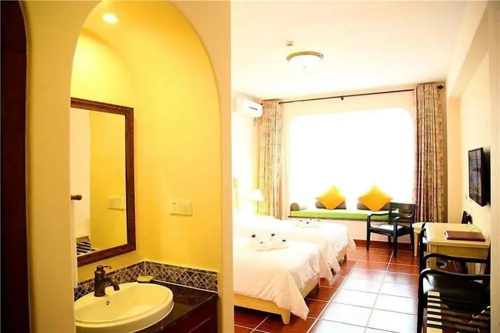 Lingshui Shenzhou Holiday Hotel