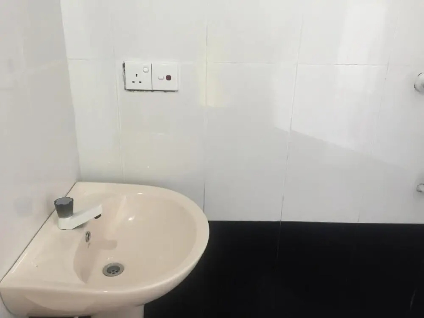 Mambo's Arugambay Hotel