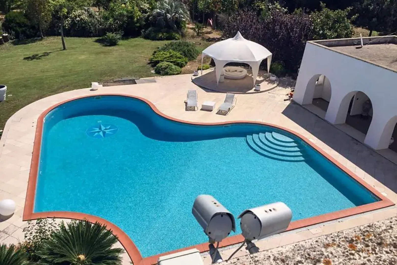 Villa piscina, campo calcetto, tennis, sauna m850