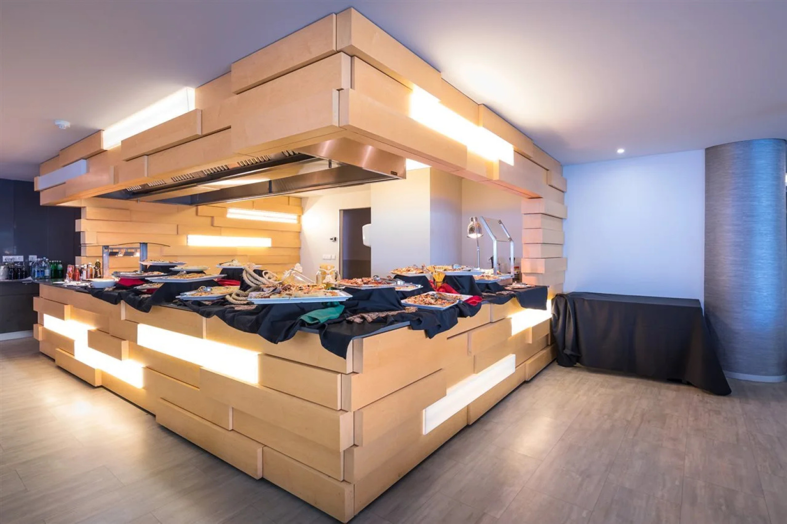 Four Views Monumental Lido