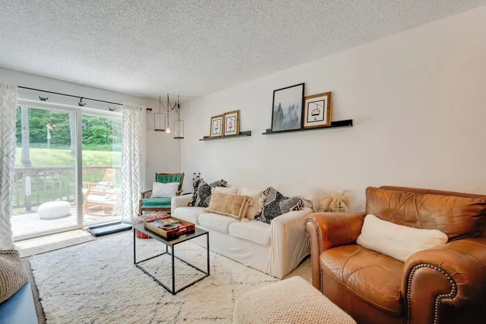 Ski-in/ski-out Magic Mountain Condo w/ Deck!