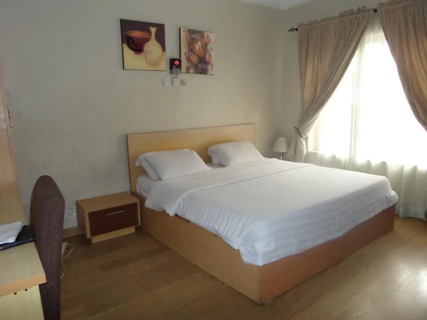 Noahs ark hotel and suites