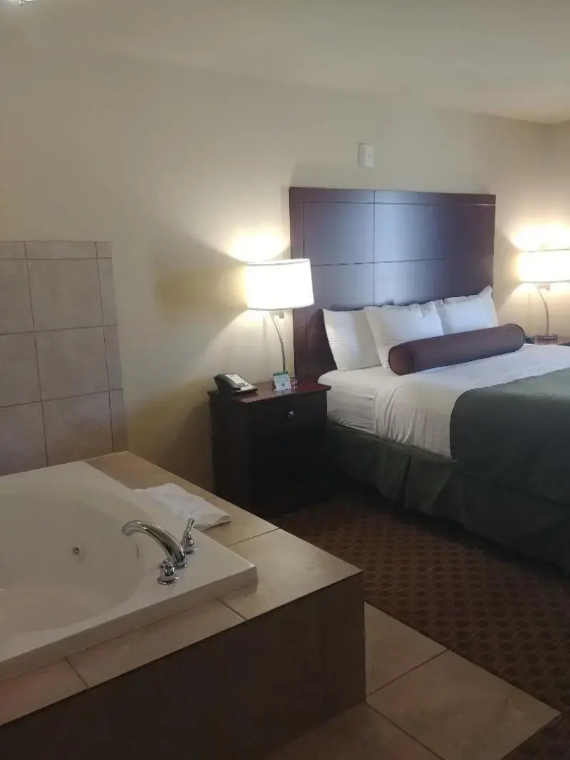 Cobblestone Hotel & Suites – Broken Bow