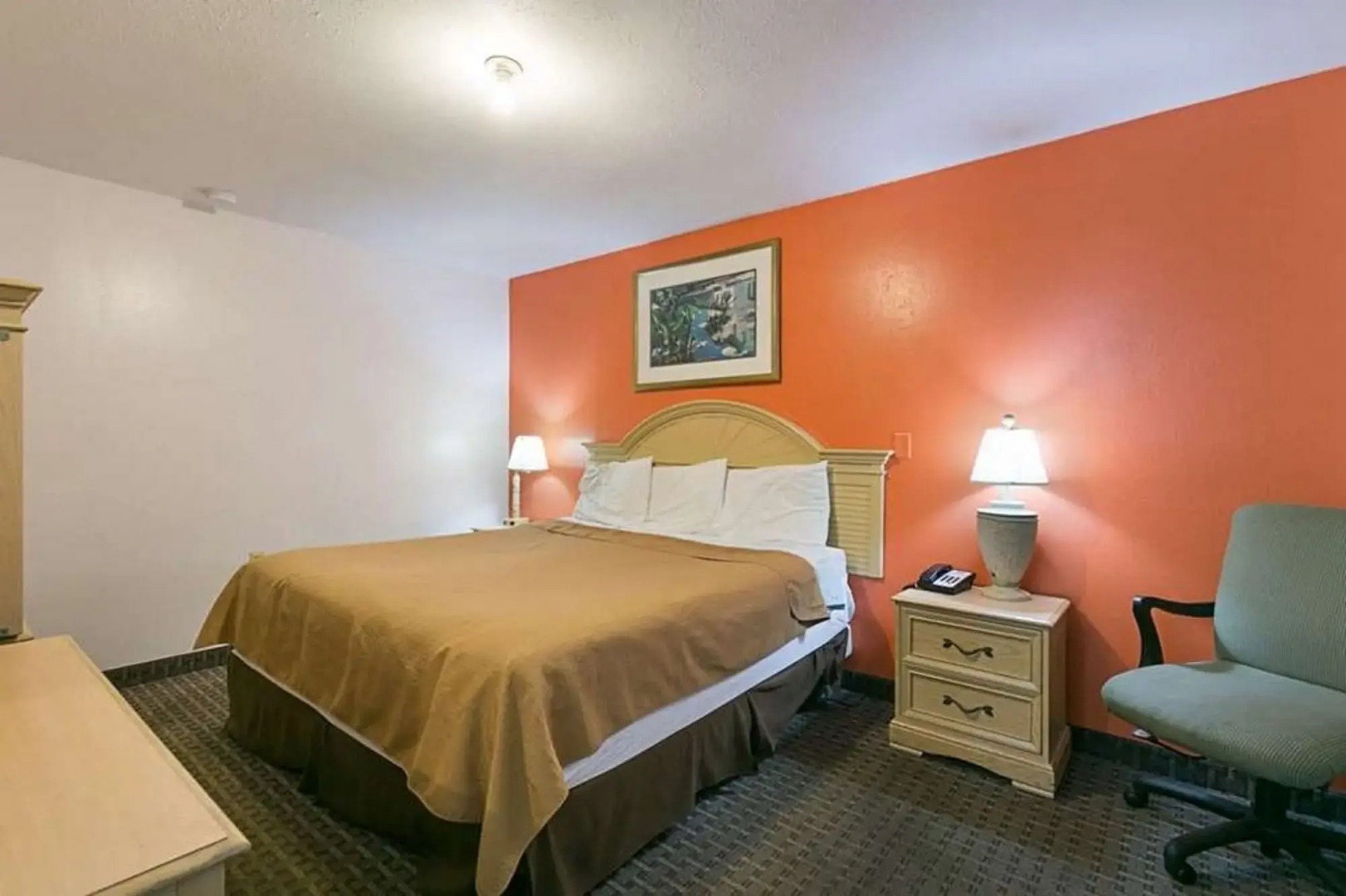Hilcrest Inn & Suites