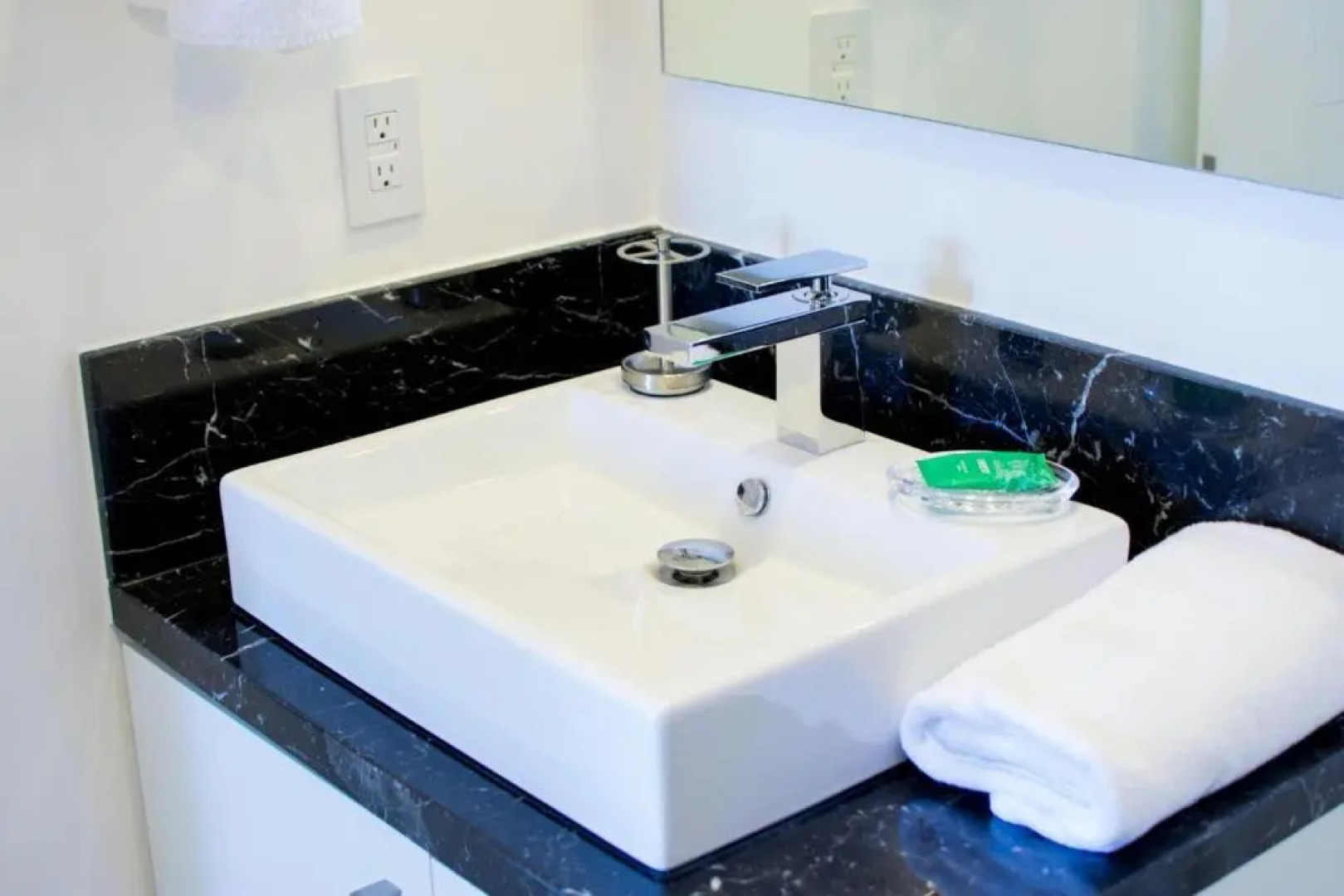 Real View Towers E706 by Casago