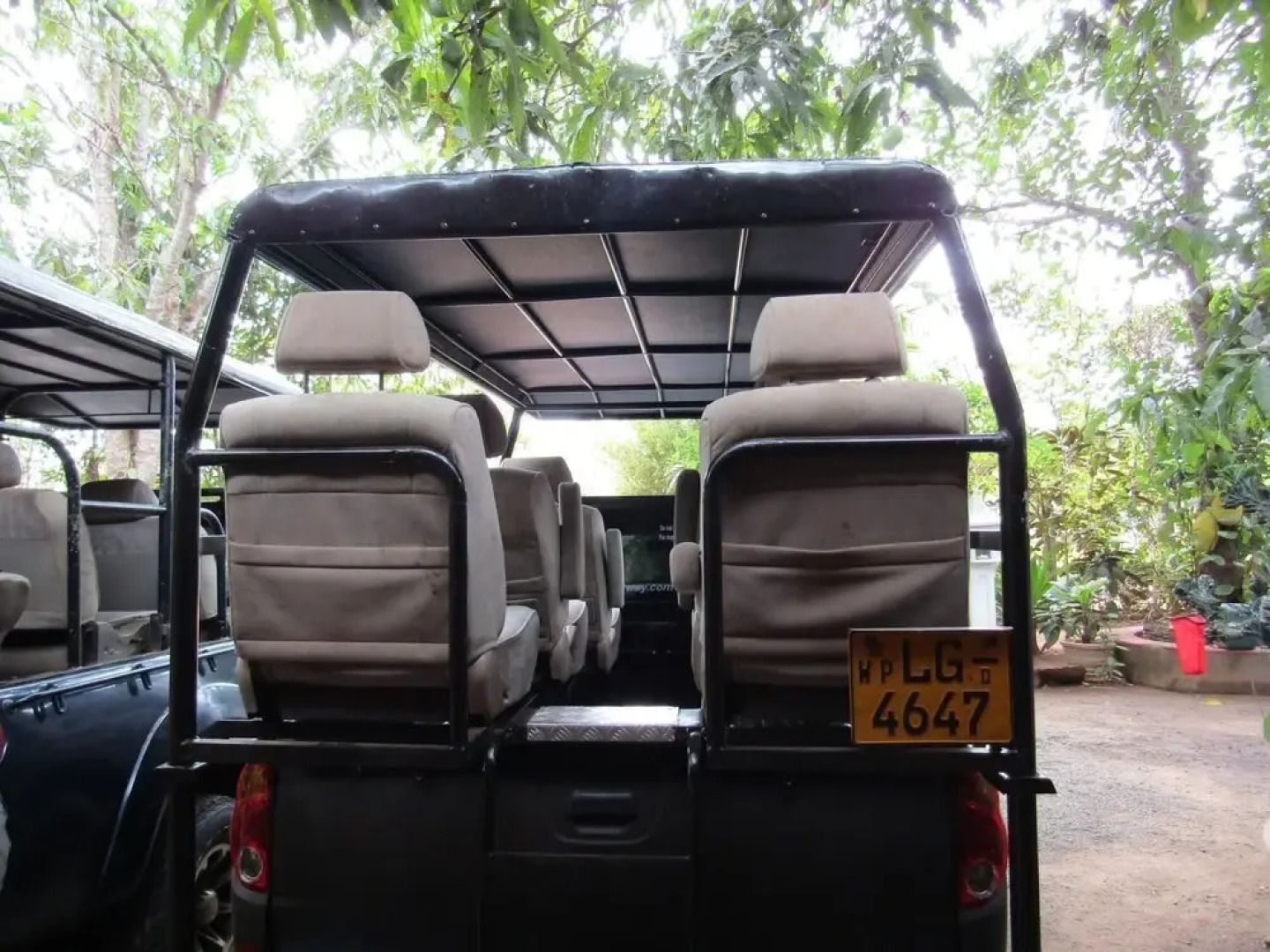 L.L.Tourist Inn & Safari jeeps