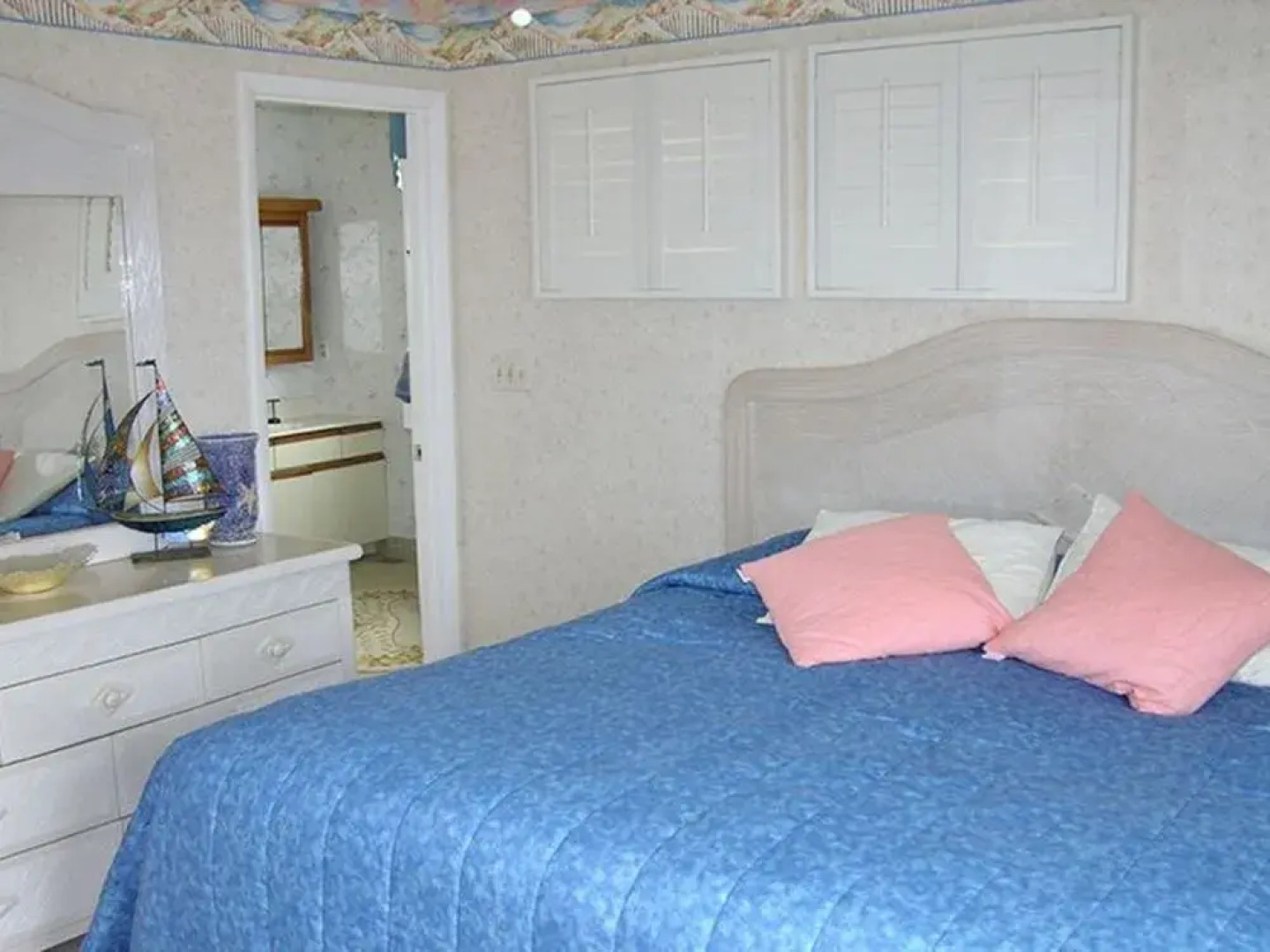 Harbour Island 31E by RedAwning