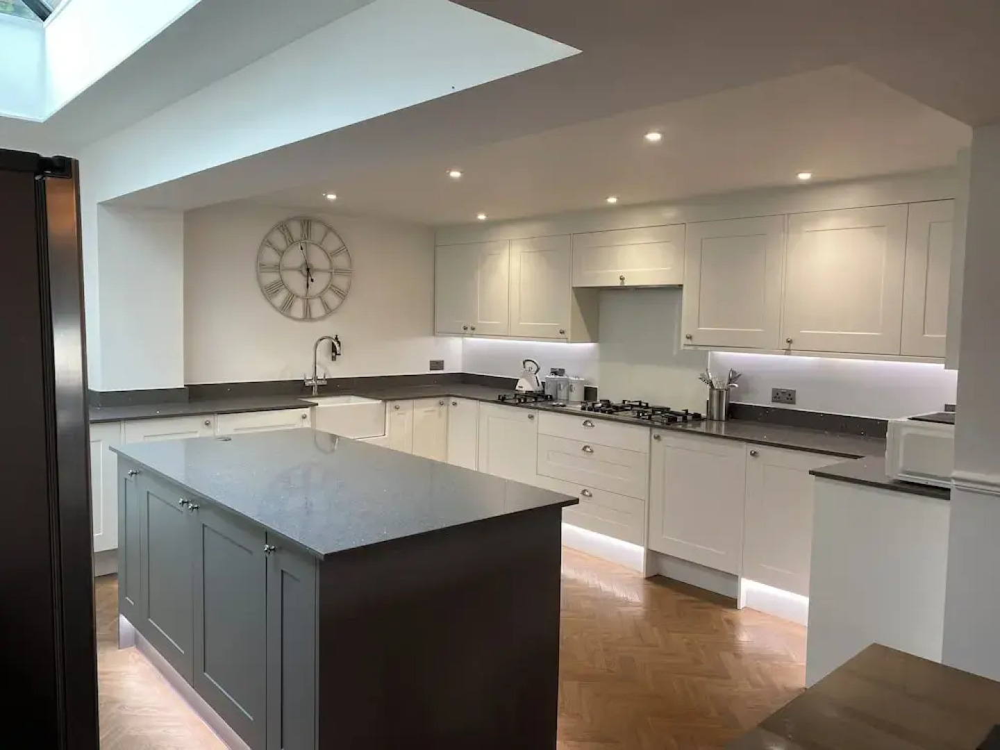 House - Sleeps 14 - Pets Ok - Parking - Garden