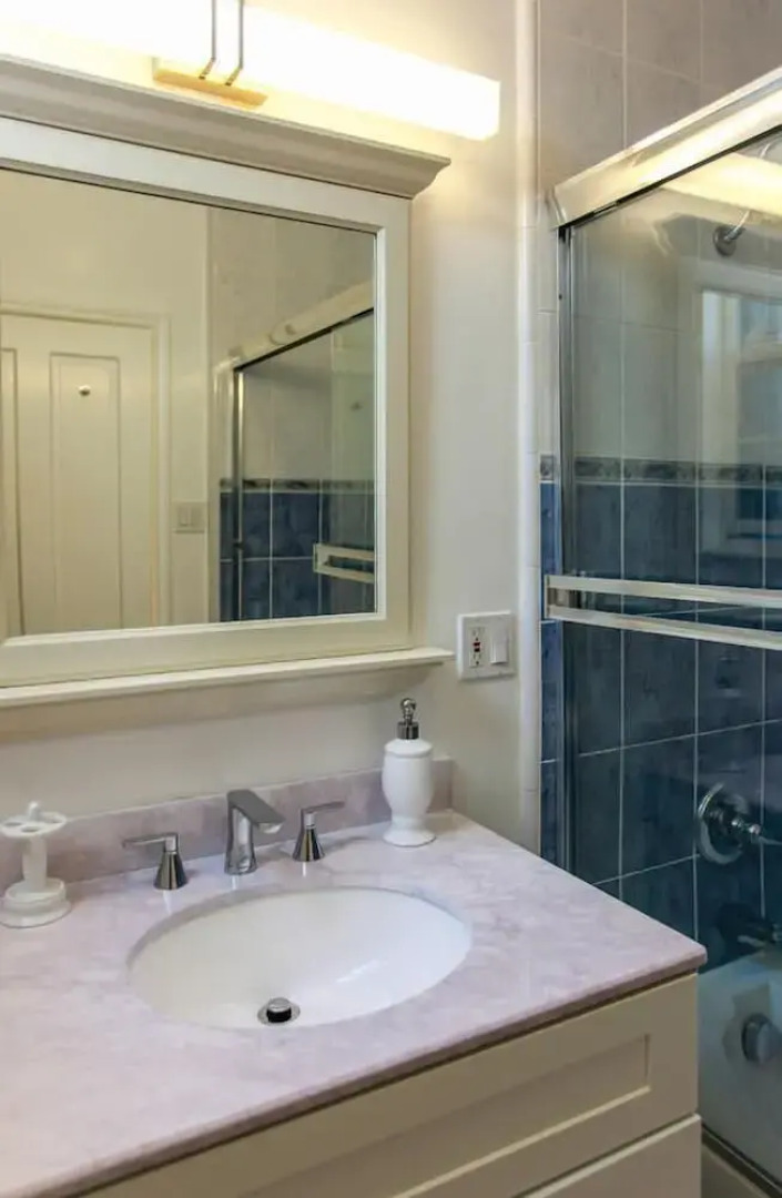 Stylish 2BR Sunset House W Parking by RedAwning