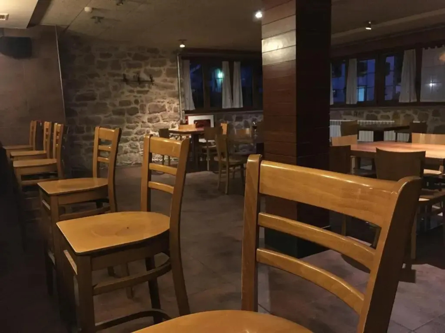 Hostal y Albergue Haizea - Hostel