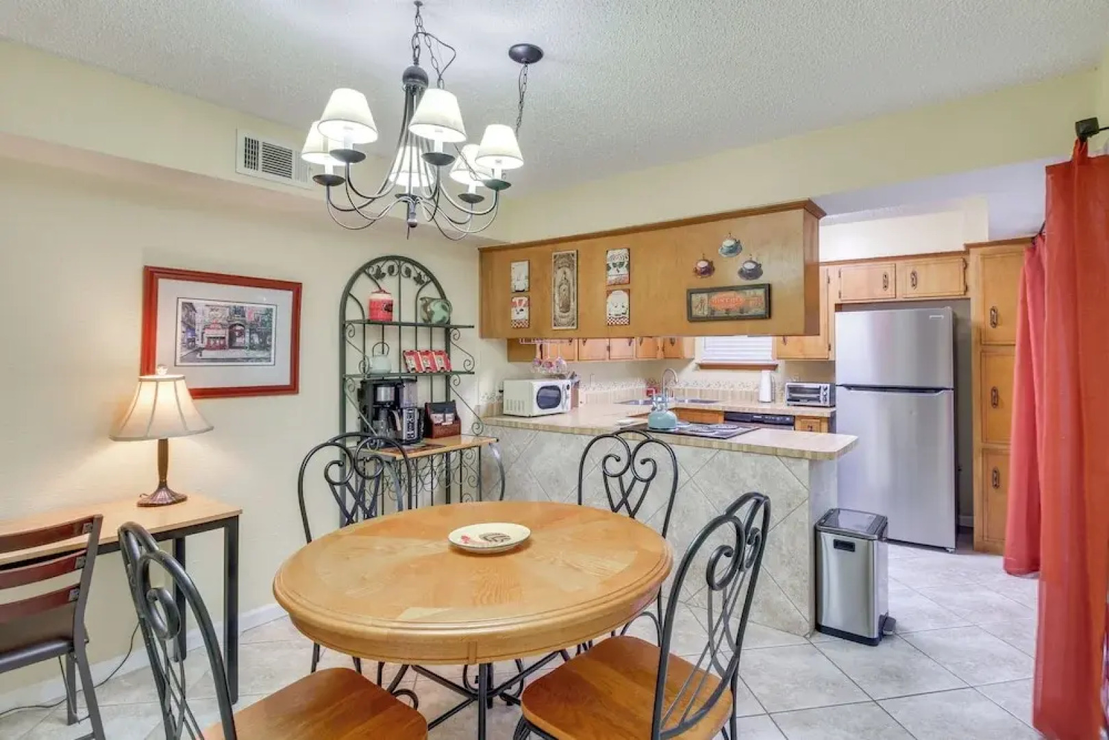 5 Mi to Pensacola Beach: Townhome w/ Yard!