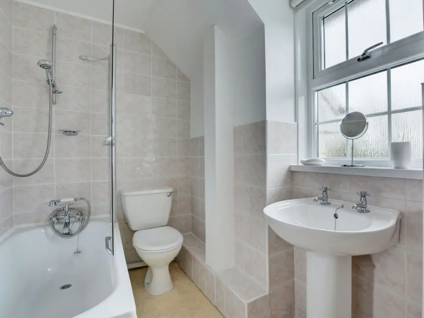 Modern Holiday Home in Lydstep With Fenced Garden