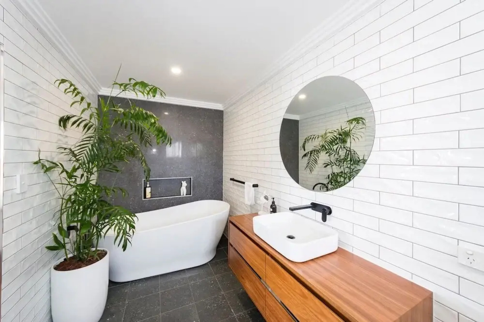 The Happy Pelican Harrington Hotel